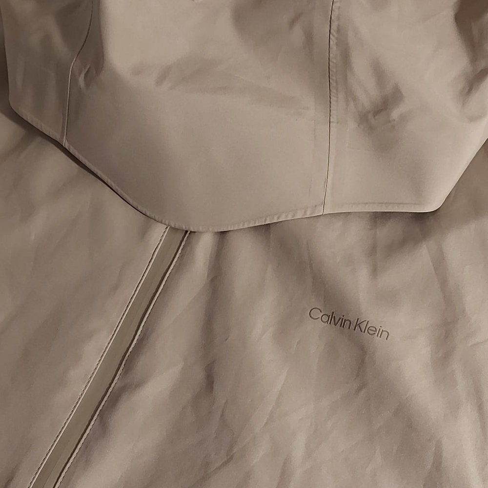 Calvin Klein Tan Lightweight Jacket with Modern Silhouette - Picture 5 of 5
